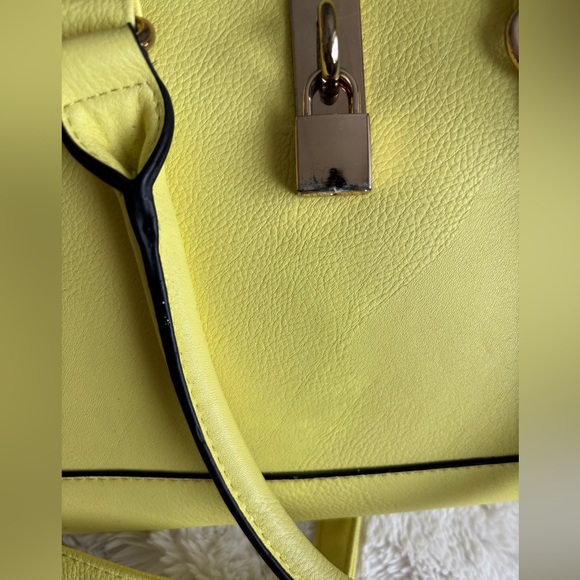 Call It Spring Adjustable strap purse - Picture 3 of 6